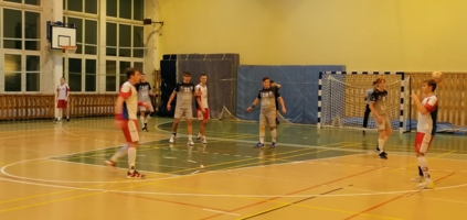 Mecz piłki ręcznej juniorów: MKS Pałac Młodzieży Tarnów - UKS Krakowiak 85 Kraków